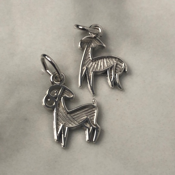 Two ram Aries vintage sterling silver bracelet charm pendants - Picture 1 of 3